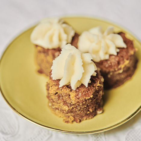 Mini carrot cake de espelta (4 uds). www.mybasket.es Mini carrot cake de espelta (4 uds). www.mybasket.es