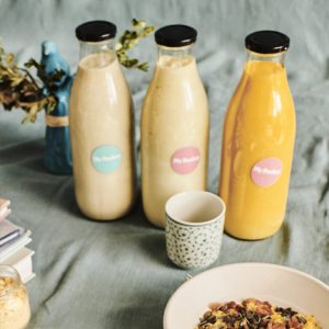 Crema de calabacín al pesto en botella de cristal de 1 litro. www.mybasket.es