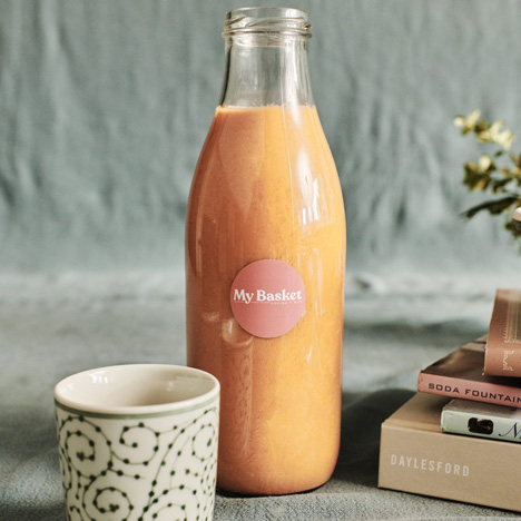 Gazpacho en botella de cristal de 1 litro. www.mybasket.es Gazpacho en botella de cristal de 1 litro. www.mybasket.es