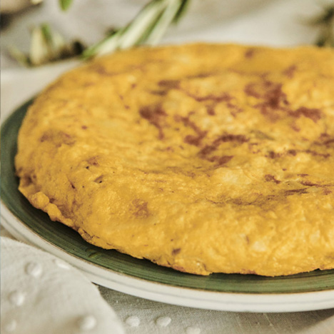 Tortilla de patata con cebolla. www.mybasket.es Tortilla de patata con cebolla. www.mybasket.es