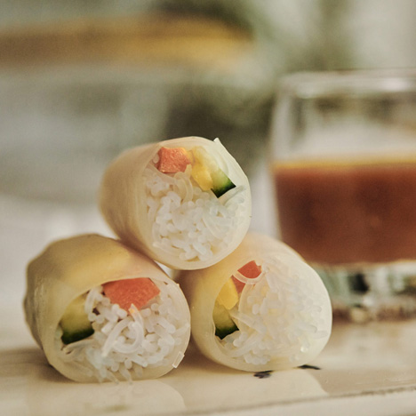 Mini rollitos vietnamitas de langostino, vermichelli, menta y cilantro (4 uds). www.mybasket.es Mini rollitos vietnamitas de langostino, vermichelli, menta y cilantro (4 uds). www.mybasket.es