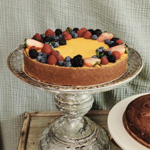 Tarta de limón con frutos rojos. www.mybasket.es