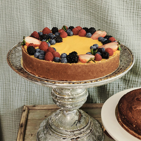 Tarta de limón con frutos rojos. www.mybasket.es