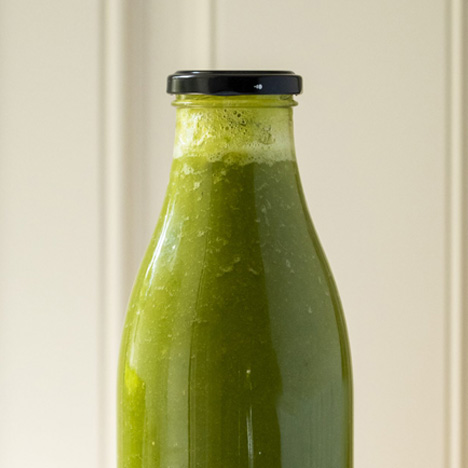 Detox de manzana verde, espinaca y piña. www.myabasket.es Detox de manzana verde, espinaca y piña. www.myabasket.es